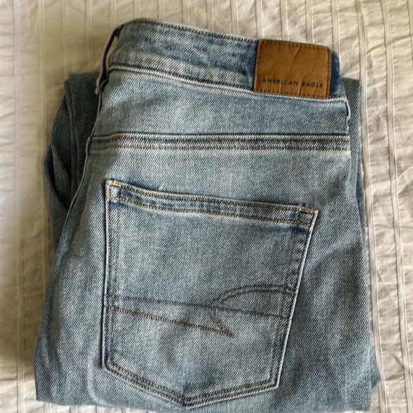 American Eagle Mom Straight Jean Light Wash - Picture 6 of 8